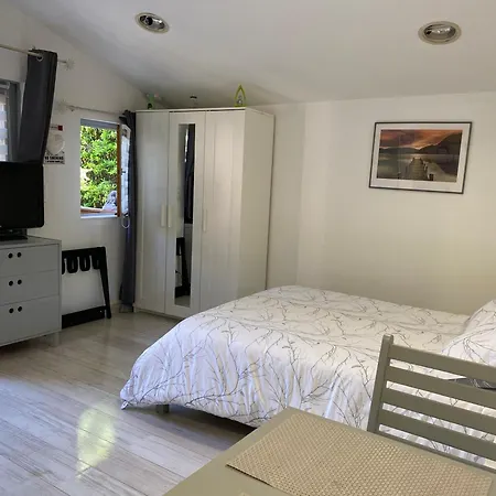 Chalet, Piscine, Jacuzzi,jardin Cloture, Animaux Acceptes Kamp alanı *